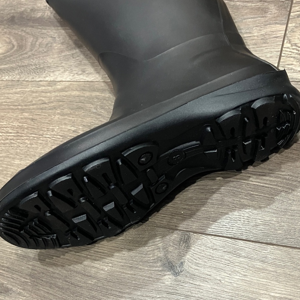 New in Box, Kamik Sleek Black Waterproof Boots, size 8 - Picture 7 of 11